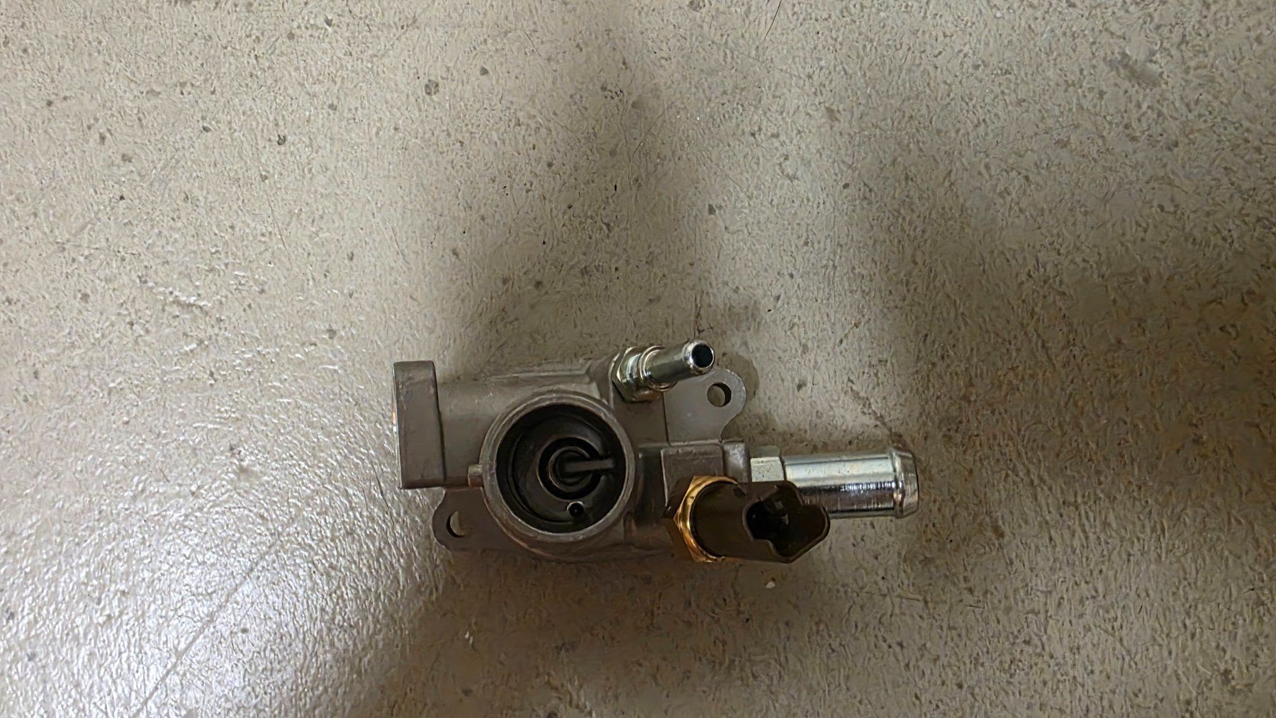Abarth Tutti pezzi di ricambio auto: Fiat 500 Abarth 2011 Thermostat – Usato da Pratteln venduto da Jan_E 1