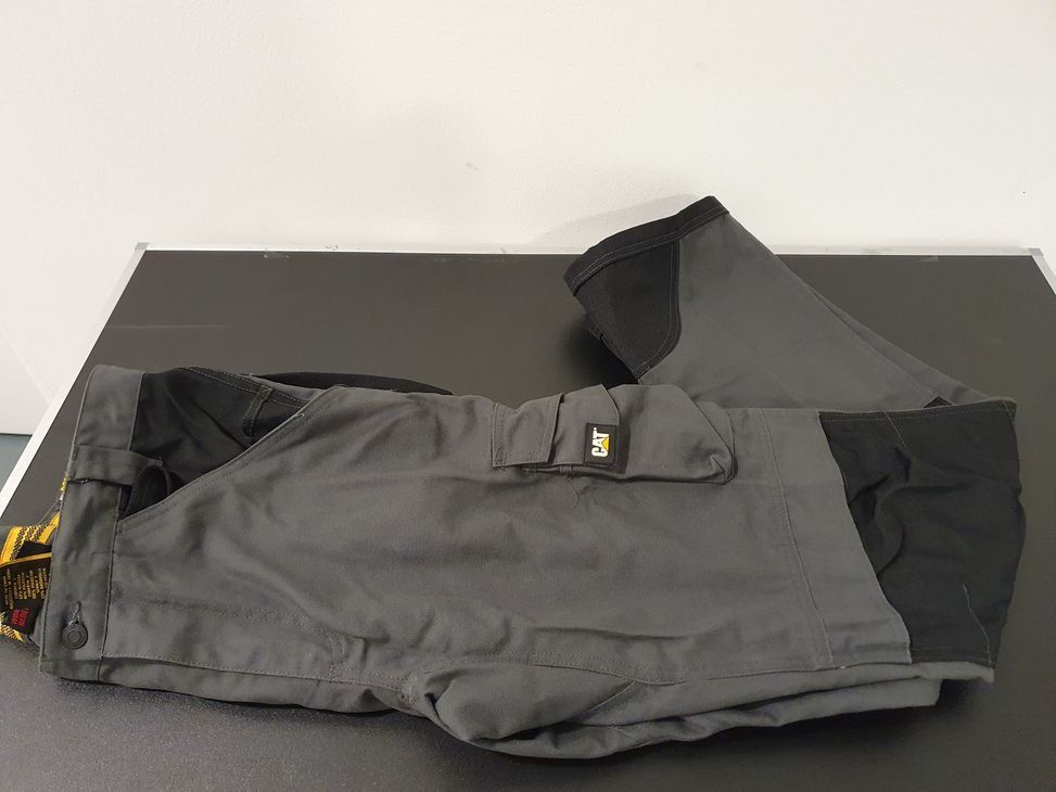 Caterpillar Pantaloni: Neu - Caterpillar - Arbeitshose - Gr.38/34 – Nuovo e nell'imballaggio originale da Dagmersellen venduto da Jarsetz_Restposten 2