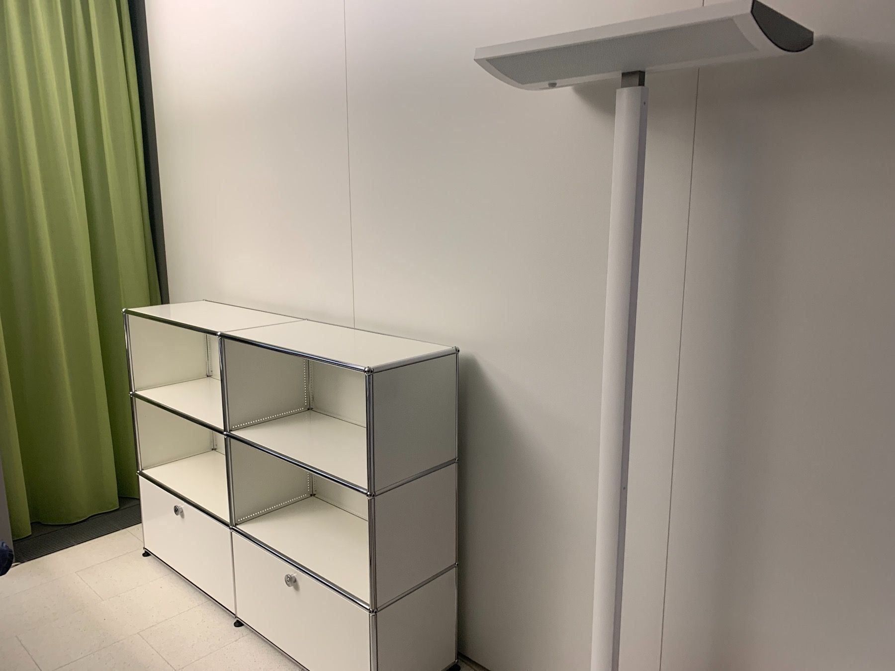USM Scaffali: Usm Highboard weiss lieferung gratis – Usato da Thun venduto da Thuno6 4