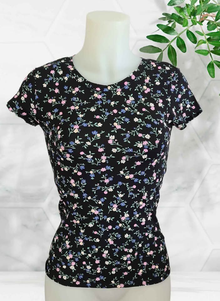 C&A T-shirt: Blumen T-Shirt NEU Gr.S – Nuovo e nell'imballaggio originale da Aarburg venduto da Hystoria 1