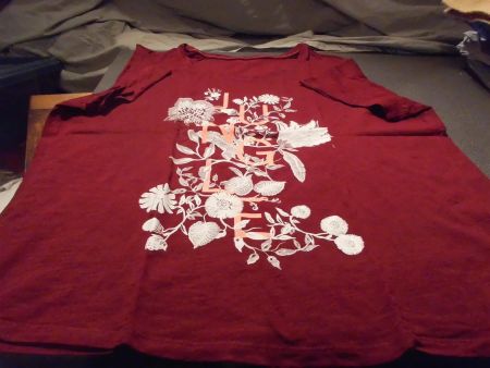 T-Shirt ca. Grösse L, rot/weisse Blumen