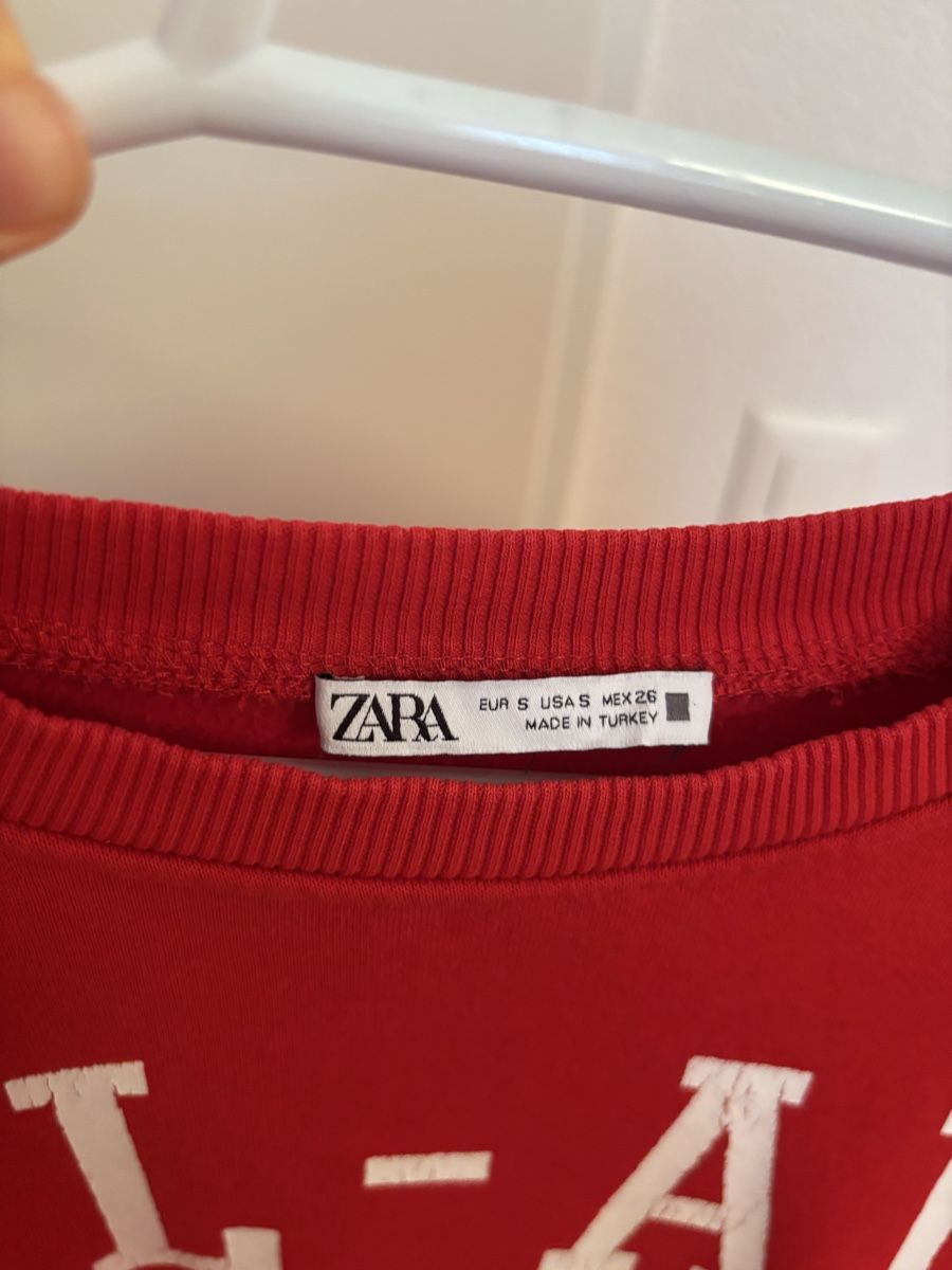 Zara Pullover & Sweatshirts: Pullover rot, Grösse S Oversized Look, Zara – Gebraucht aus Uttwil von loe_f7cd 3