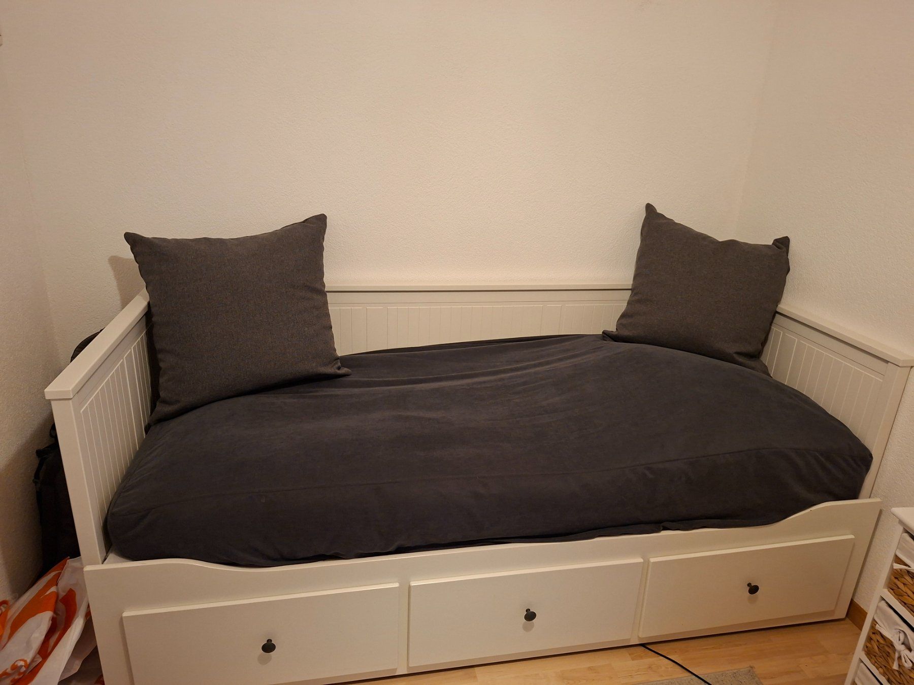 Ikea Letti: Hemnes Bett ausziehbar – Usato da Wolfhalden venduto da papa03