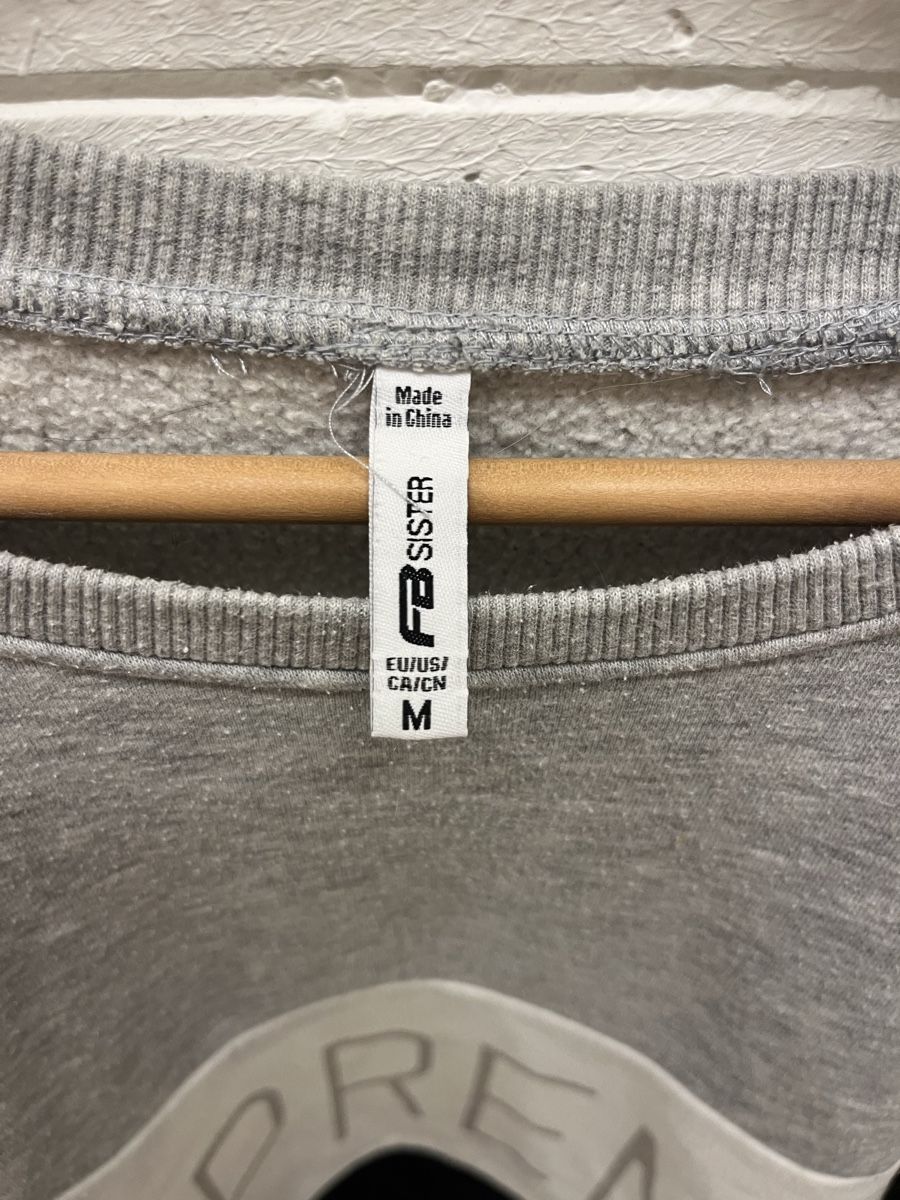 Maglioni & Felpe: Sweatschirt mit Schriftzug - Grösse M – Usato da Meilen venduto da jes_c25c 1