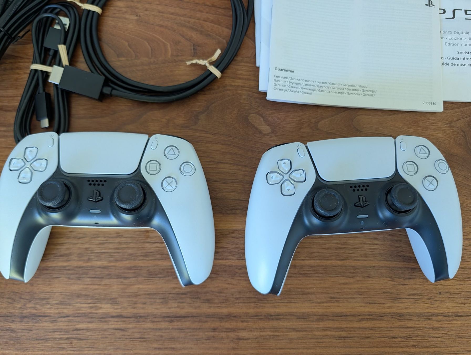 Sony Konsolen: Neuwertige Playstation 5 Digital "Launch Edition" CFI-1016B – Gebraucht aus Meggen von banduga 8