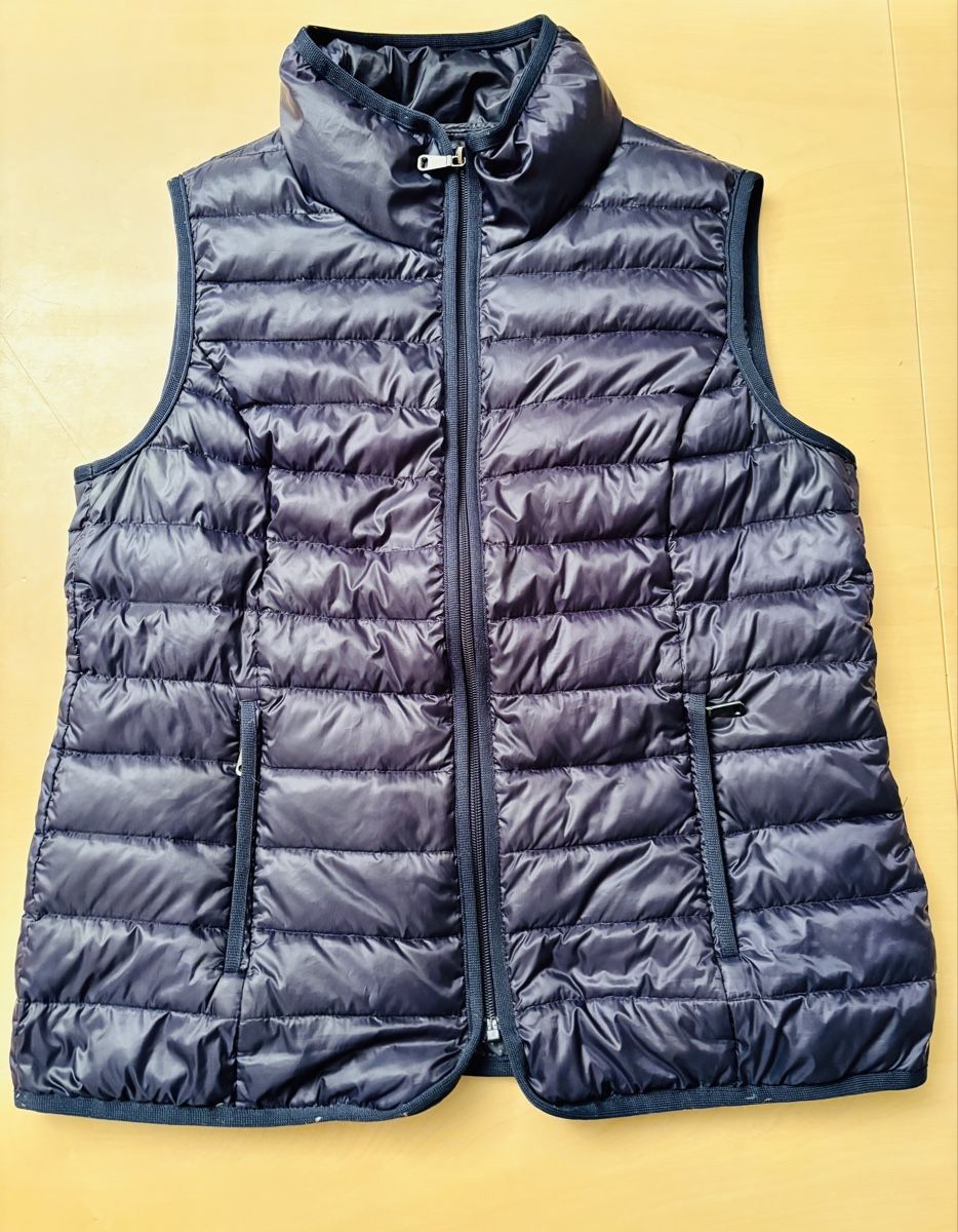 Esprit Gilets & Westen: Esprit Daunenweste dunkelblau Grösse 42 – Gebraucht aus Ennetbürgen von Evelyne_G