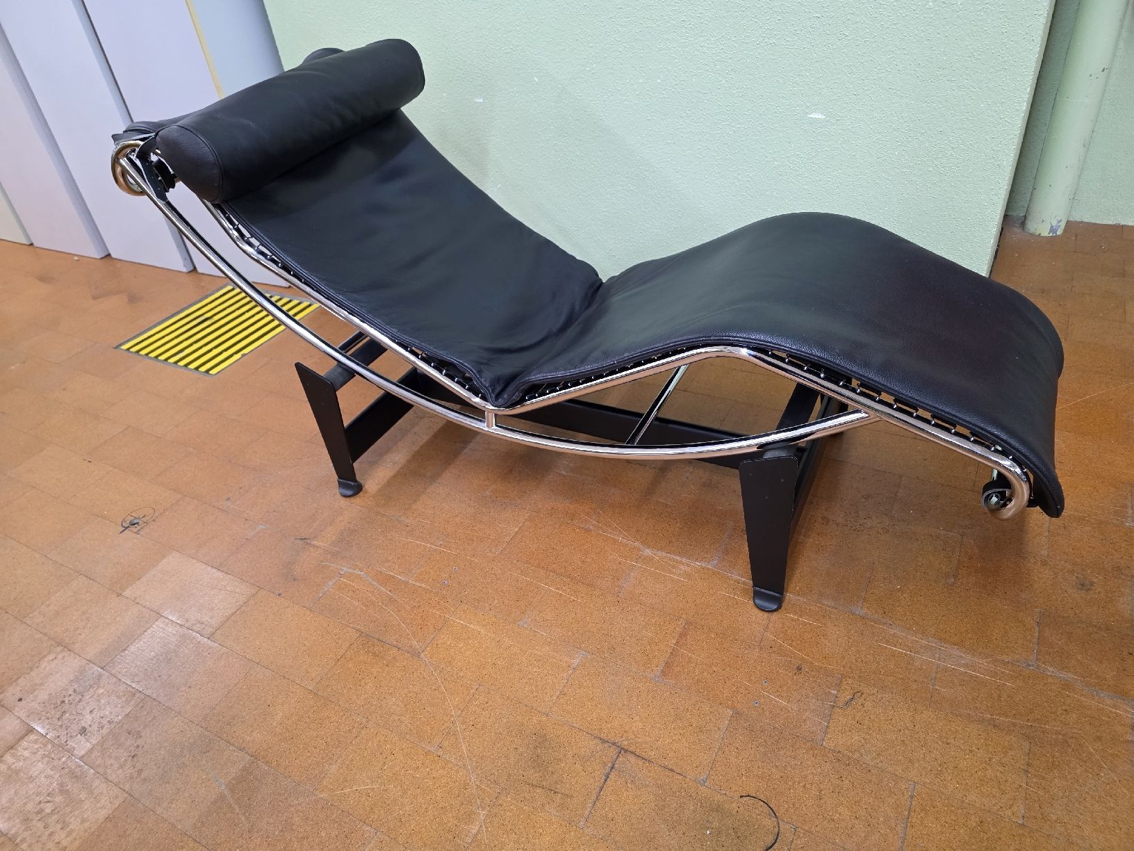 Sedie a sdraio: Designer Liege im Le Corbusier LC4 Stil – Usato da Lichtensteig venduto da Polsterwerk 2