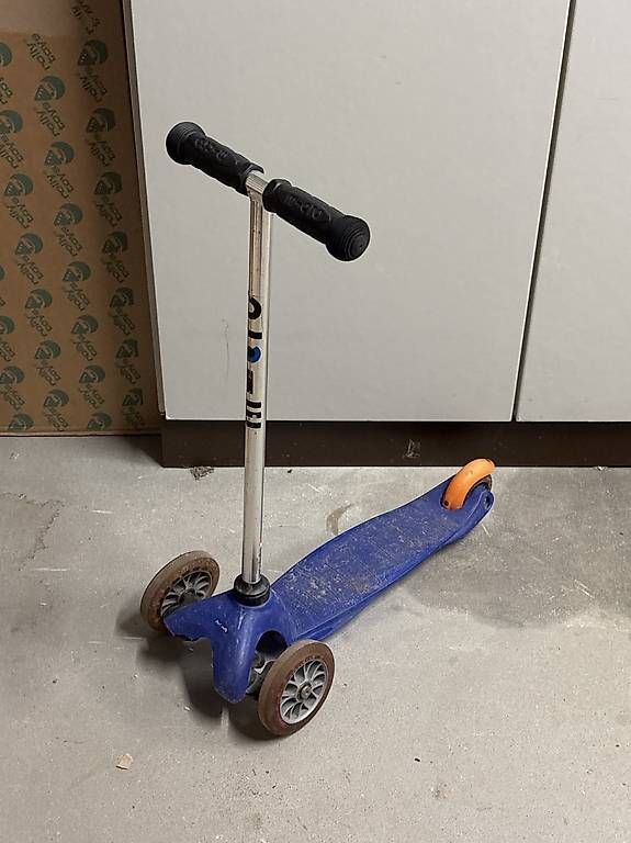 Kickboard: Micro Scooter / dreirädrig / mit Babysitz – Usato da St. Gallen venduto da RuppiX