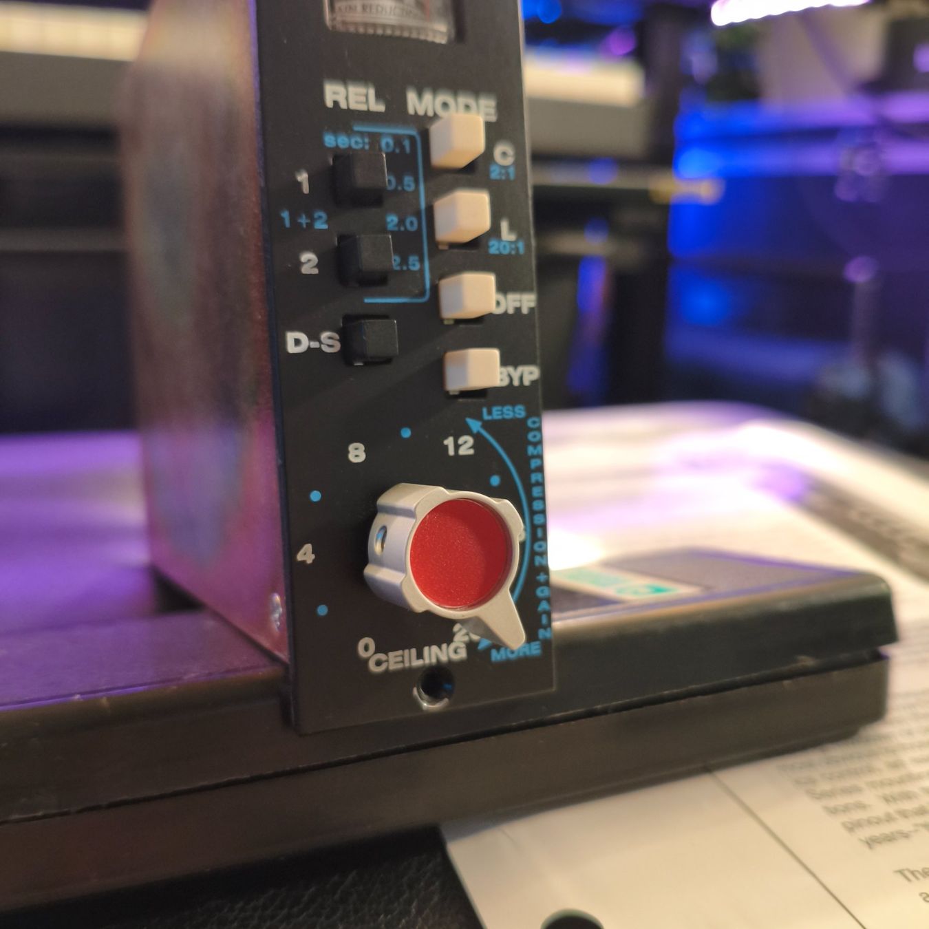 Instruments de musique: API 525 reissue, Highend Kompressor, Originalanleitung – D'occasion à Dietikon par Deft_bonz 2