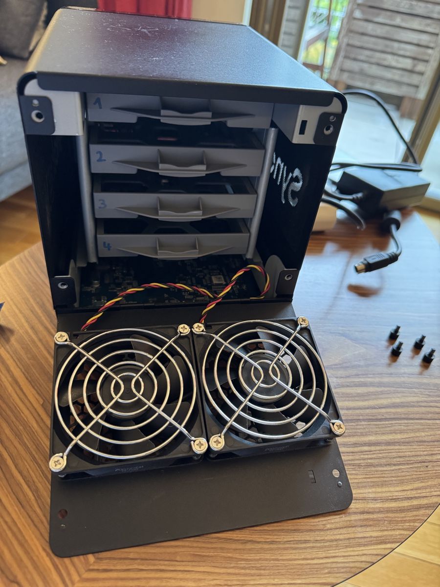 Synology Server: Synology DiskStation DS420j NAS – Usato da Zürich venduto da jonaszaman 2