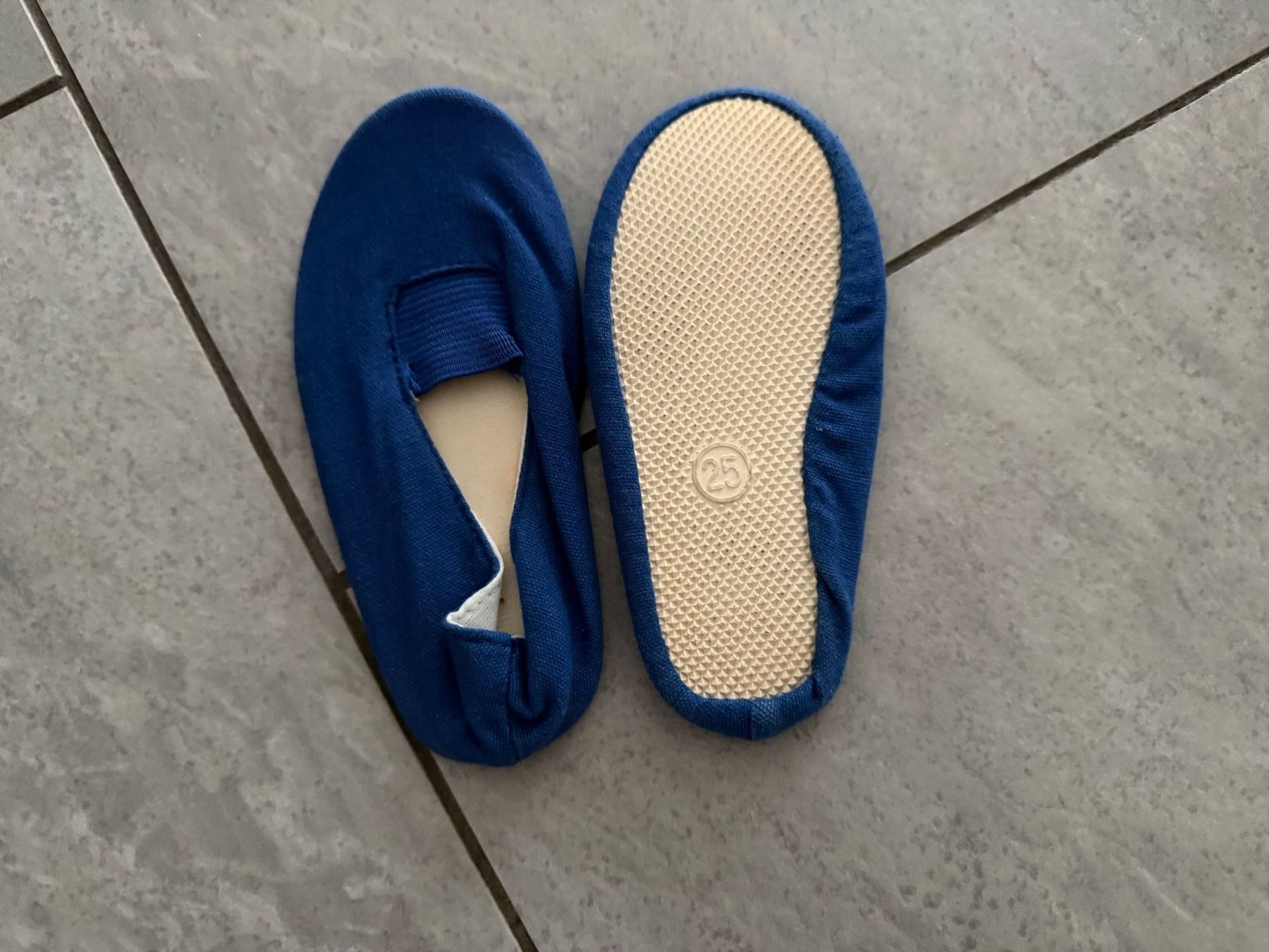 Scarpe per ragazzi: Gymnastikschuhe - Grösse 25 – Usato da Bülach venduto da Loredana13 1