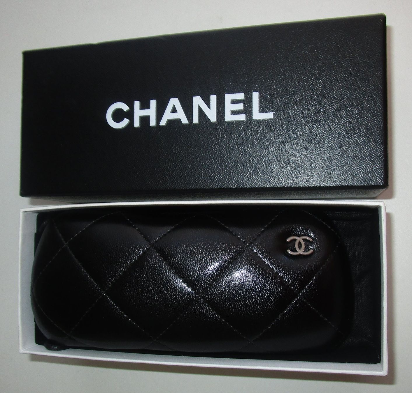 Chanel Sonstige Kleidung & Accessoires: Chanel Brillenetui neu – Gebraucht aus Wädenswil von Freizeitspass11 1