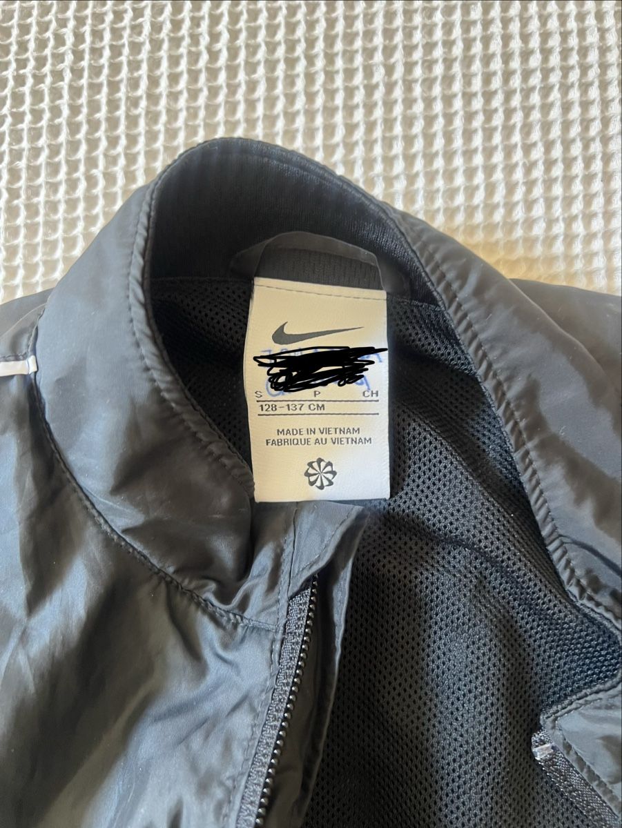 Nike Jacken & Mäntel: Nike Regenjacke Windbreaker schwarz – Gebraucht aus Bern von Valeskas 1