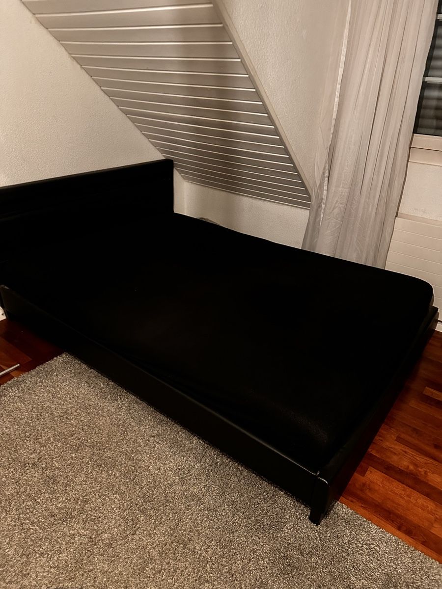 Letti: Bett Doppelbett schwarz Kunstleder – Usato da Flüh venduto da jul_7jnz 2