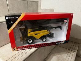 Britains New Holland CR 9.90 Mähdrescher