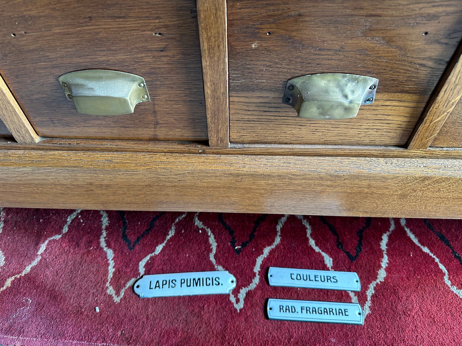 Cassettiere: Ancien meuble de droguerie – Usato da Ste-Croix venduto da BuffetSC 2
