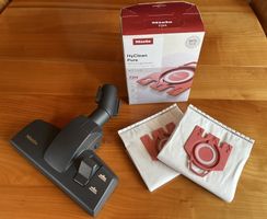 Miele Staubsaugerbeutel und Bodendüse