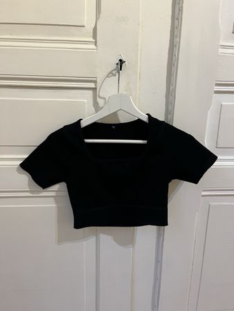 Schwarzes Crop Top von Teveo, Grösse S, neuwertig!
