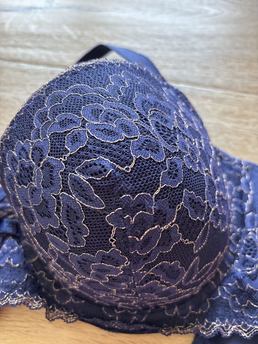 C&A Altra biancheria intima: Dunkelblauer BH mit Spitze, neuwertig, Grösse 85 D – Nuovo (secondo la descrizione) da Hendschiken venduto da Uraniali 2