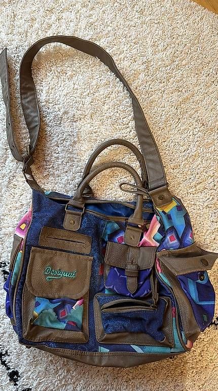 Sacs femmes: Sac Desigual multicolore, bon état – D'occasion à Monthey par Chez-Dani-81 2