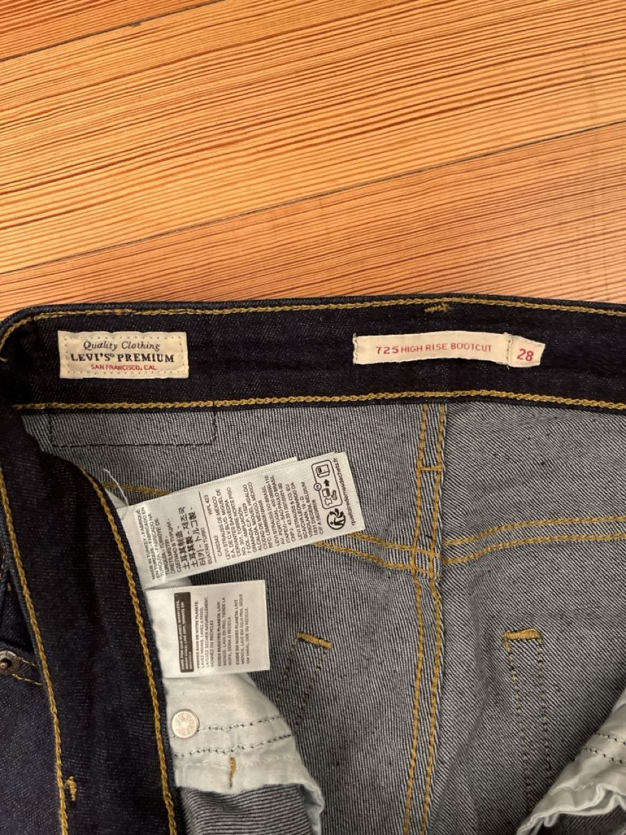 Levi's Jeans: Levi's 725 High Rise Bootcut Size 28 – Nuovo (secondo la descrizione) da Basel venduto da Corinna58 2