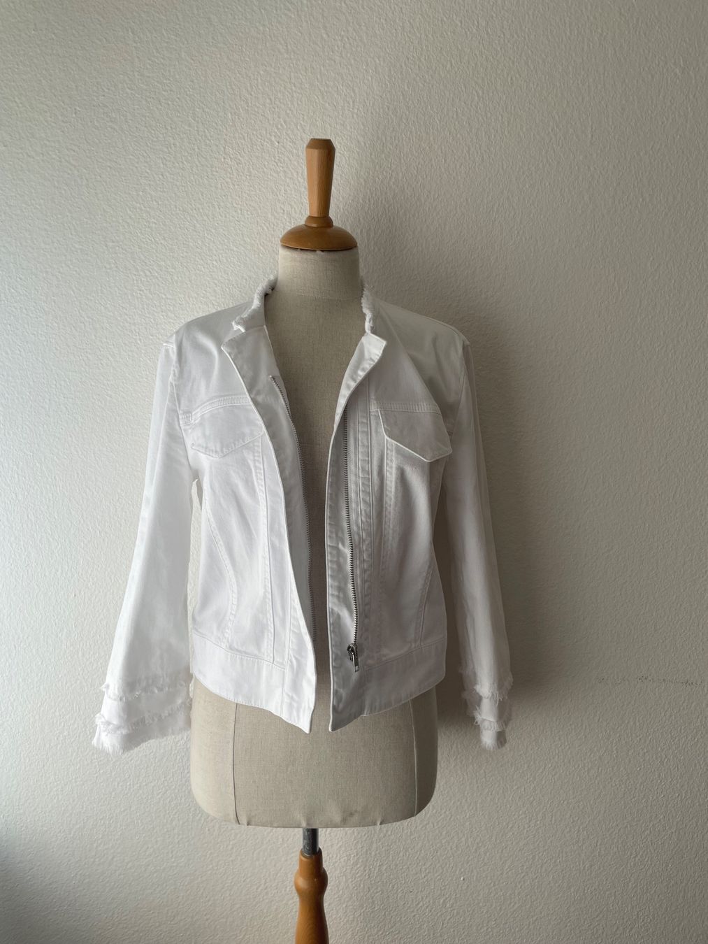Marc Cain Jacken: Marc Cain Weisse Jeansjacke – Gebraucht aus Buchs SG von VintageHomeCH 2