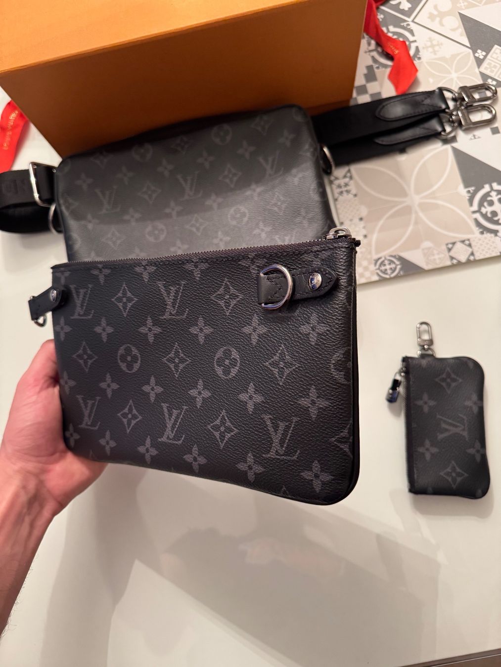 Louis Vuitton Borse: Louis Vuitton Trio Messenger – Nuovo (secondo la descrizione) da Bonvillars venduto da sachakv 7