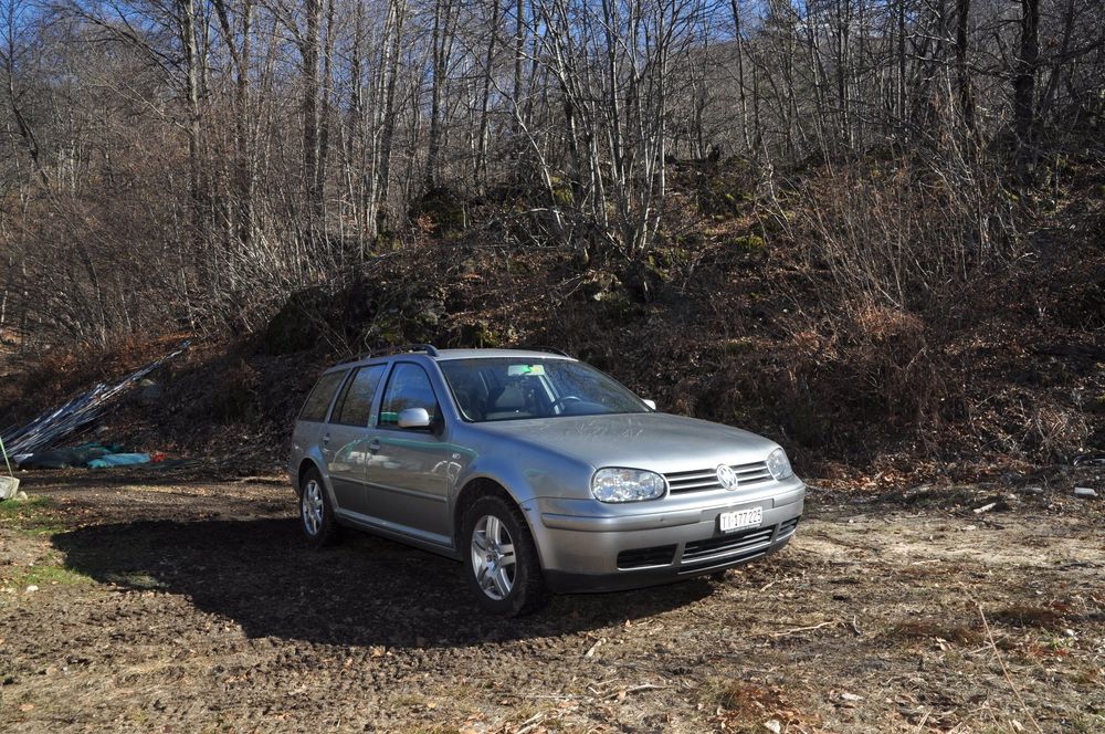 VW Golf Variant ab Platz