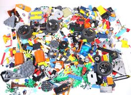 1.5 kg. Legoteile mit Minifiguren