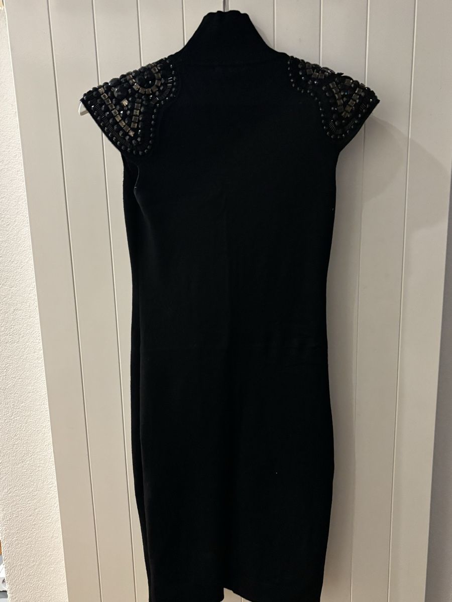 Mango Robes: Schickes, schwarzes MANGO Suits Kleid mit Schmucksteinen, S – D'occasion à St.Gallen par Monrose
