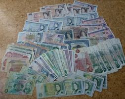 Lot ++ 89 alte Banknoten aus Grossbritanien ab 1940