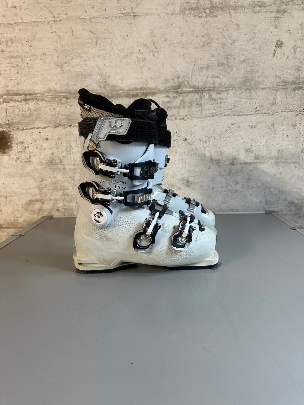 Tecnica Scarpe da uomo: Tecnica Skischuhe 24.5 / 38 – Usato da Emmenbrücke venduto da karkarkar