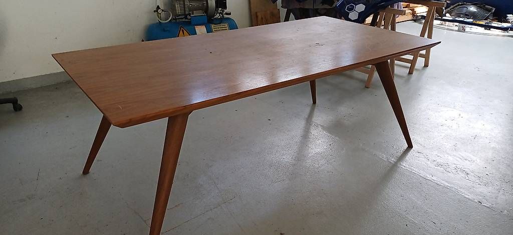 Set de table et chaises: Tisch und Stühle  – D'occasion à Berikon par rog_89hg