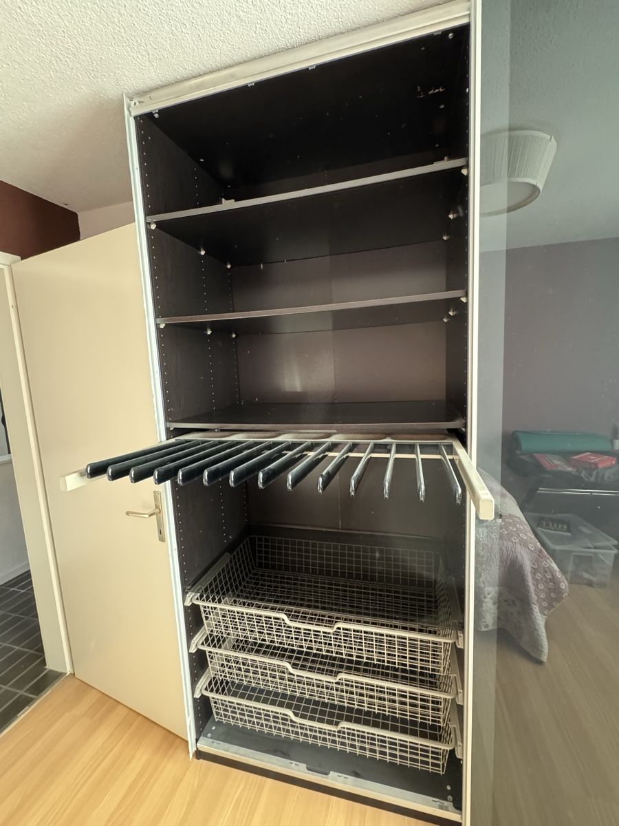 Armadi: Schrank – Usato da Nussbaumen AG venduto da Sbabi 2
