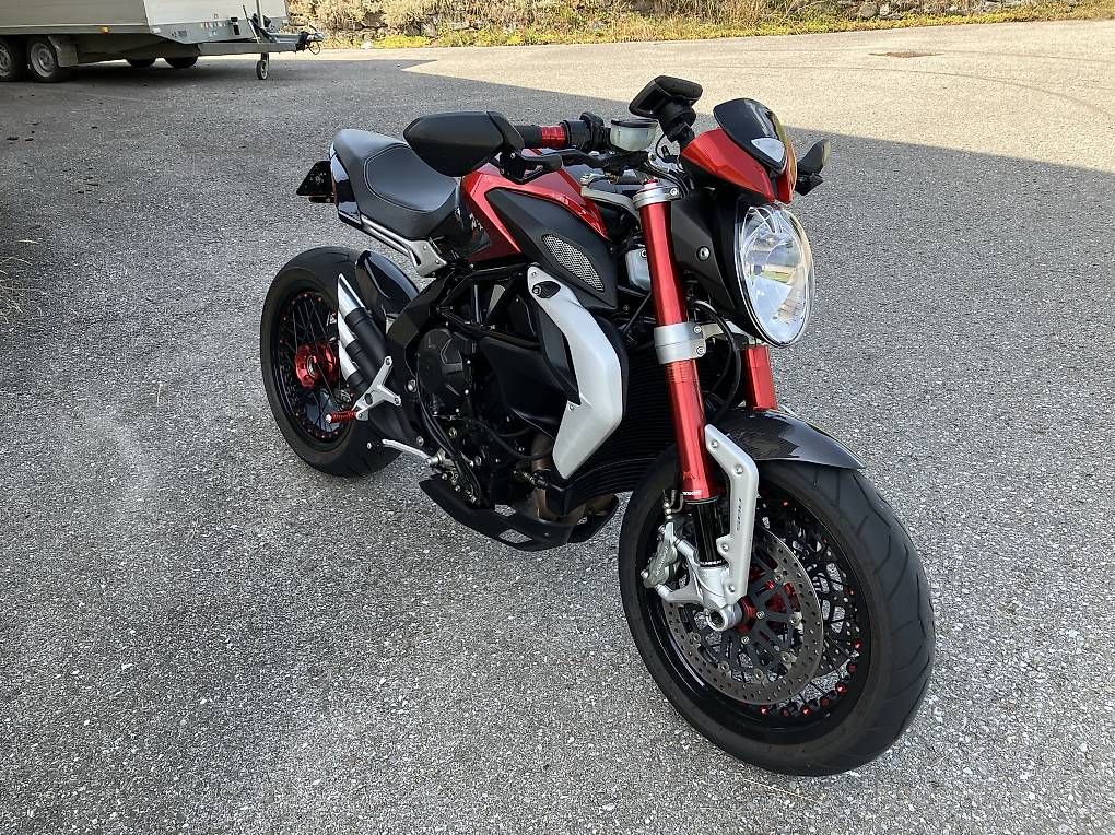 Strada: MV Agusta Dragster 800 RR – Usato da Courtepin venduto da Amika1 1
