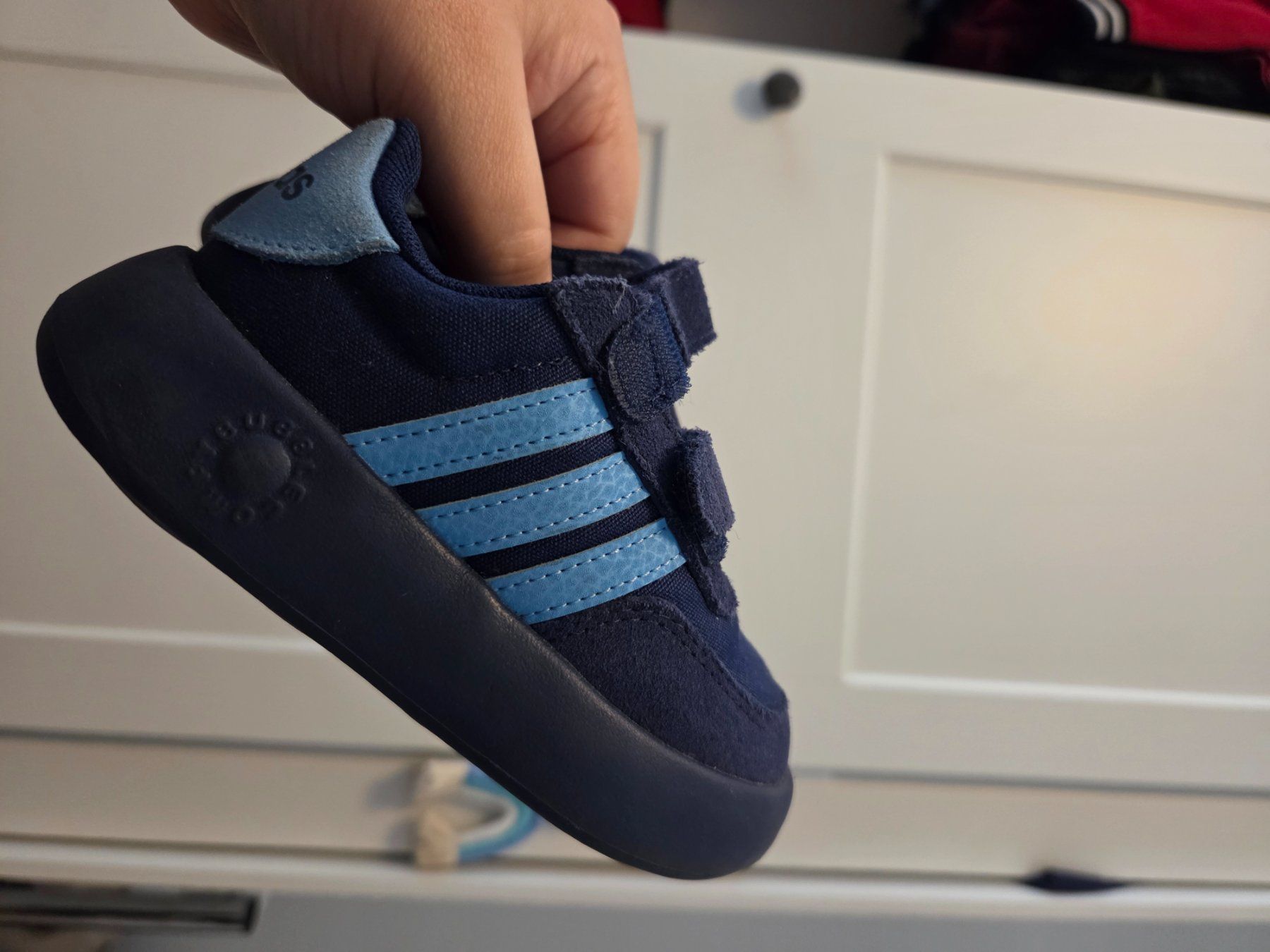 Adidas Schuhe für Jungen: Adidas sneakers gr.25 – Gebraucht aus Naters von sil_cfh5 2