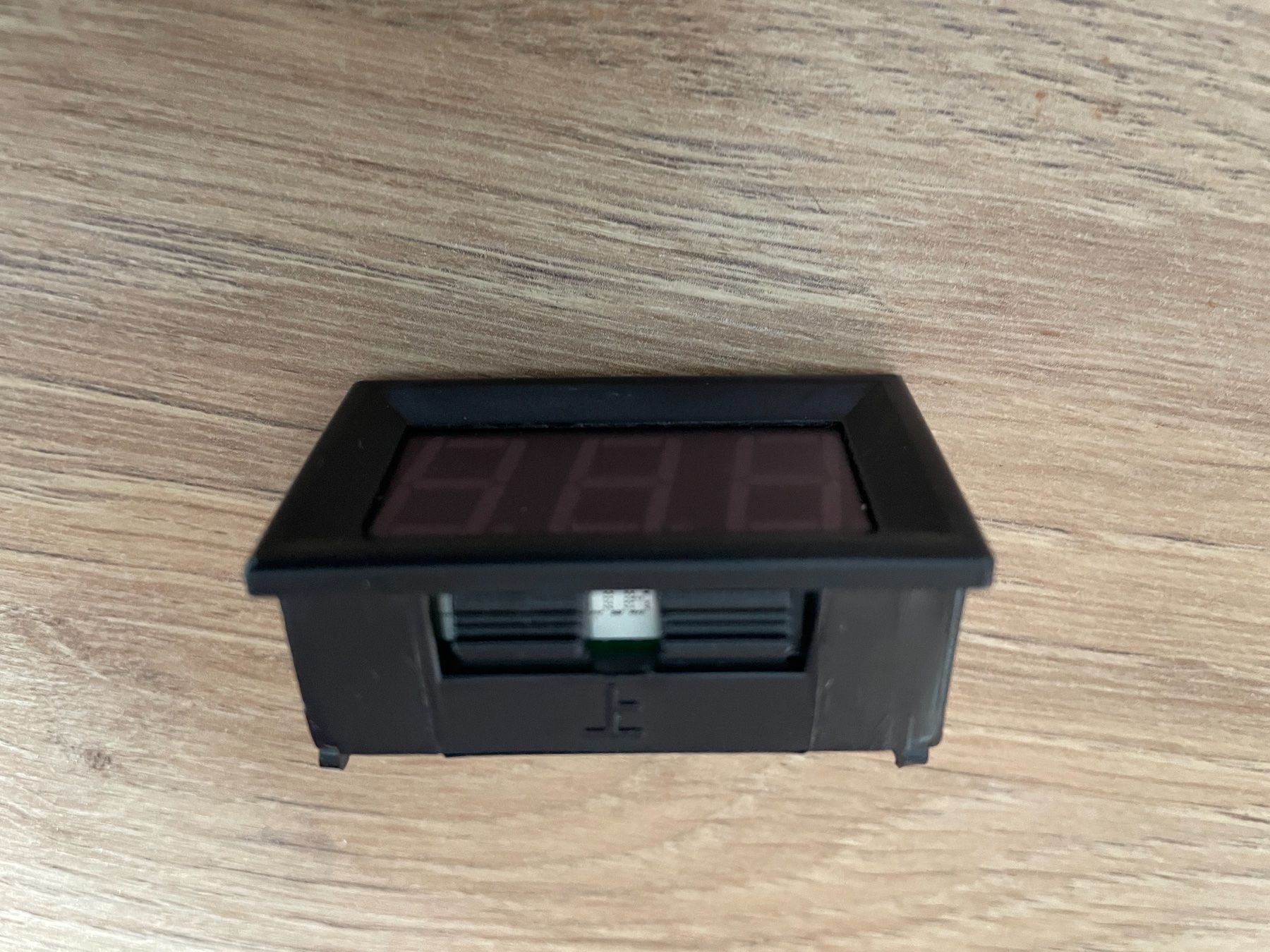 Tutti pezzi di ricambio auto: Voltmètre  0-100V LED Rouge – Nuovo e nell'imballaggio originale da Denges venduto da Ricautomotive 6