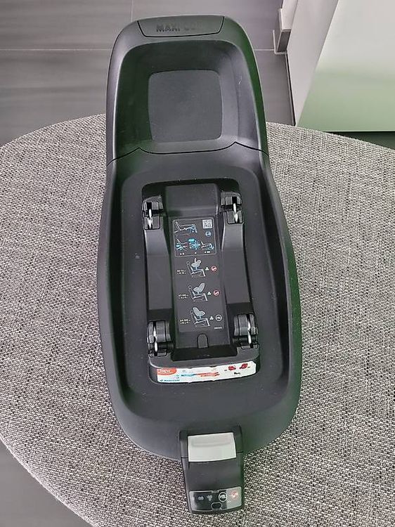Maxi-Cosi Sièges auto: Maxi Cosy & Base Isofix – D'occasion à Orsières par keimy25 1