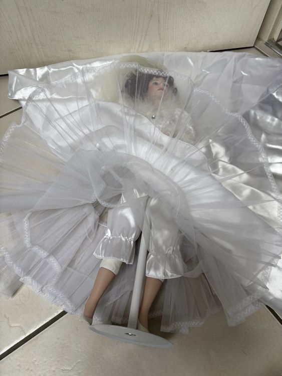Poupées: Poupée mariée Asthon Drake 1996 galerie – D'occasion à Bollion par fran12 3