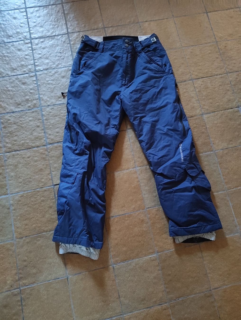 Lotti di vestiti: Ski-Jacke und -Hosen – Usato da Windisch venduto da grey_forrest 1