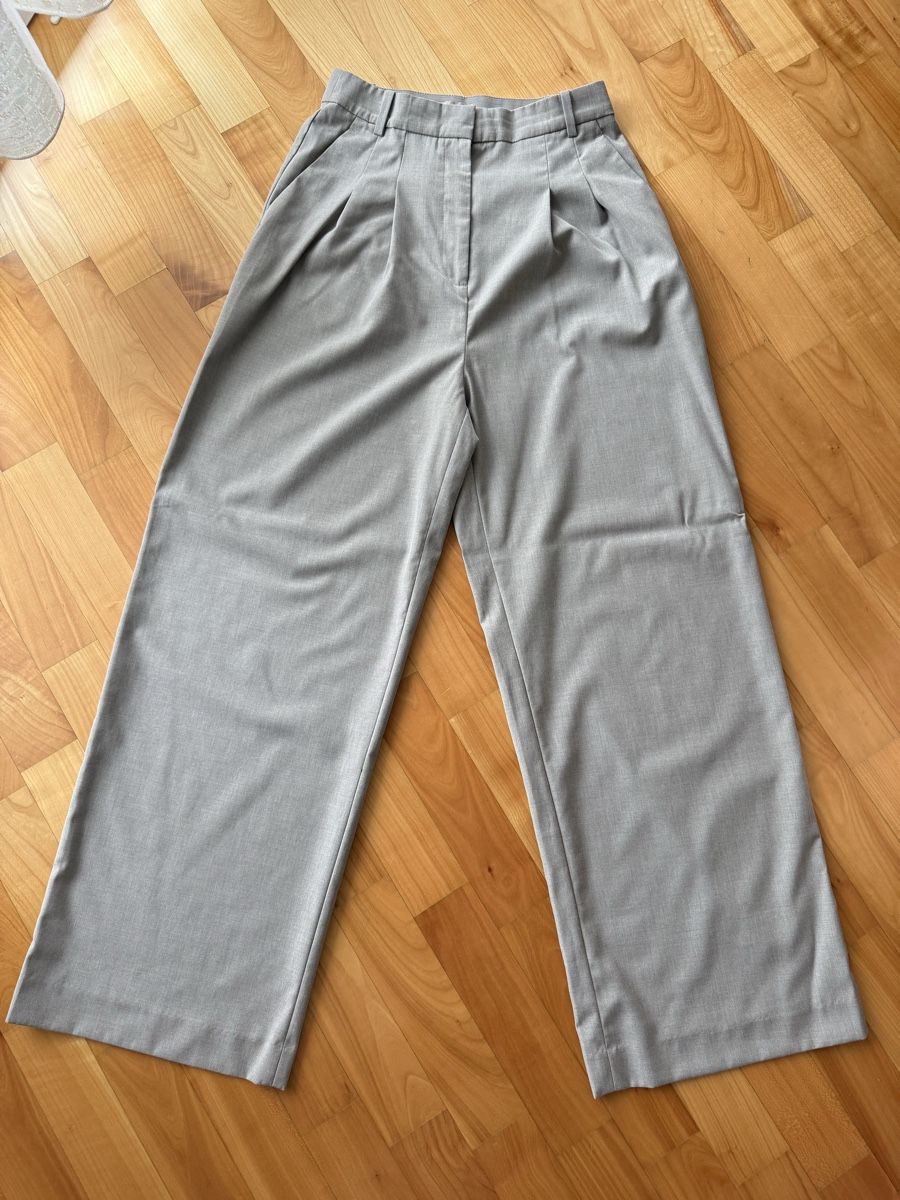 H&M Pantaloni: H&M Hose, Greige, Gr. 36. Top Zustand – Usato da Lachen SZ venduto da ali_5xw5