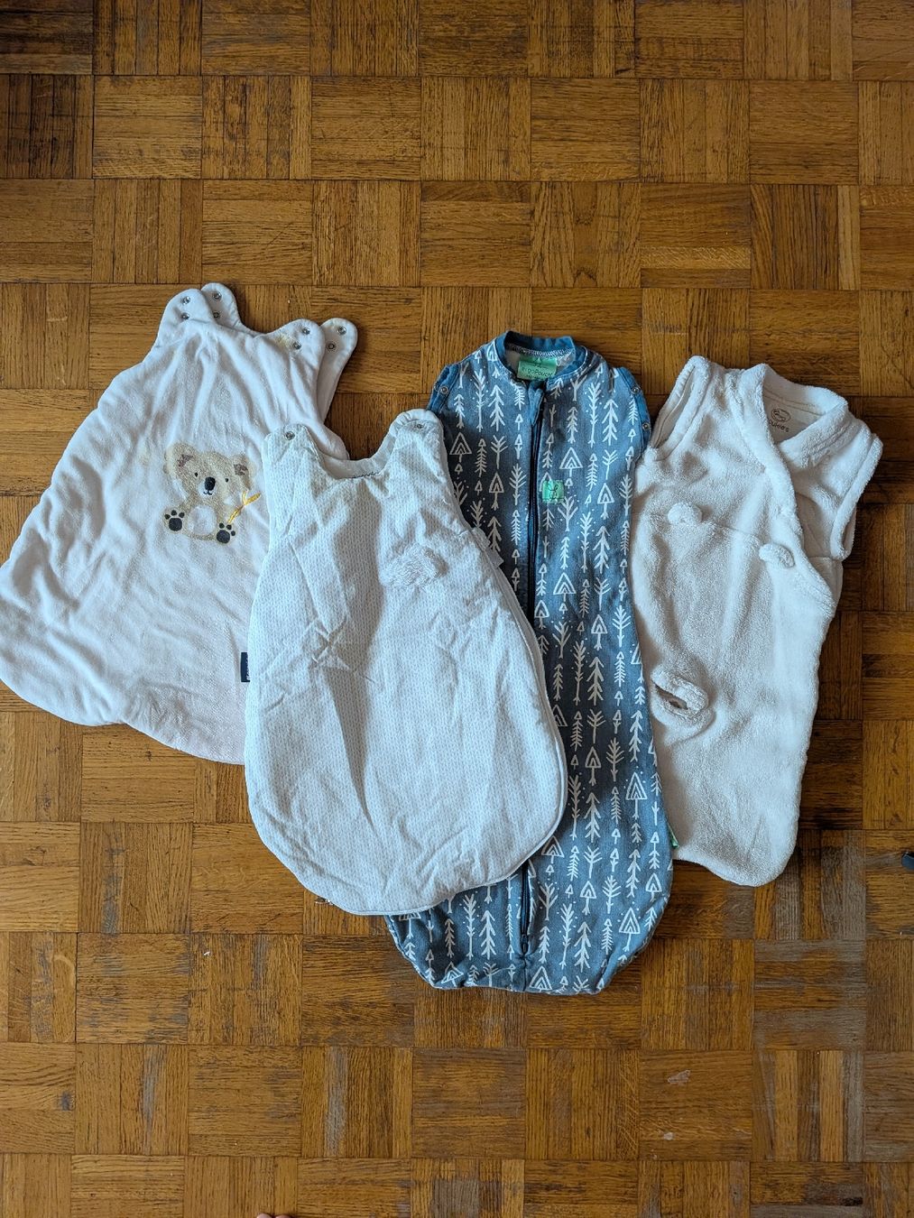 Lotti & Set di vestiti: 4 gigoteuses 0-3 mois – Usato da Genève venduto da Loloana