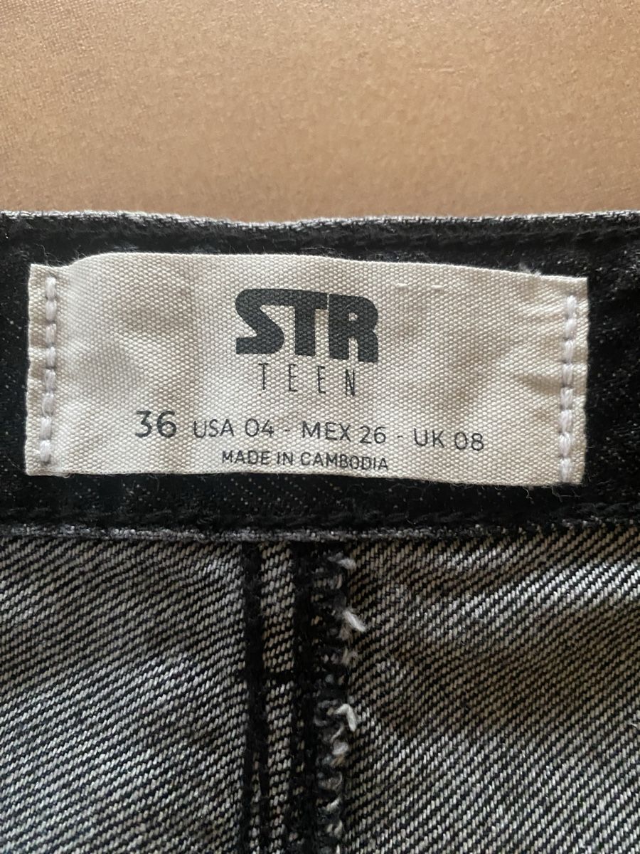 Stradivarius Jeans: Jeans straight leg, schwarz, Gr. 36 – Nuovo (secondo la descrizione) da Dornach venduto da Dlimi 2