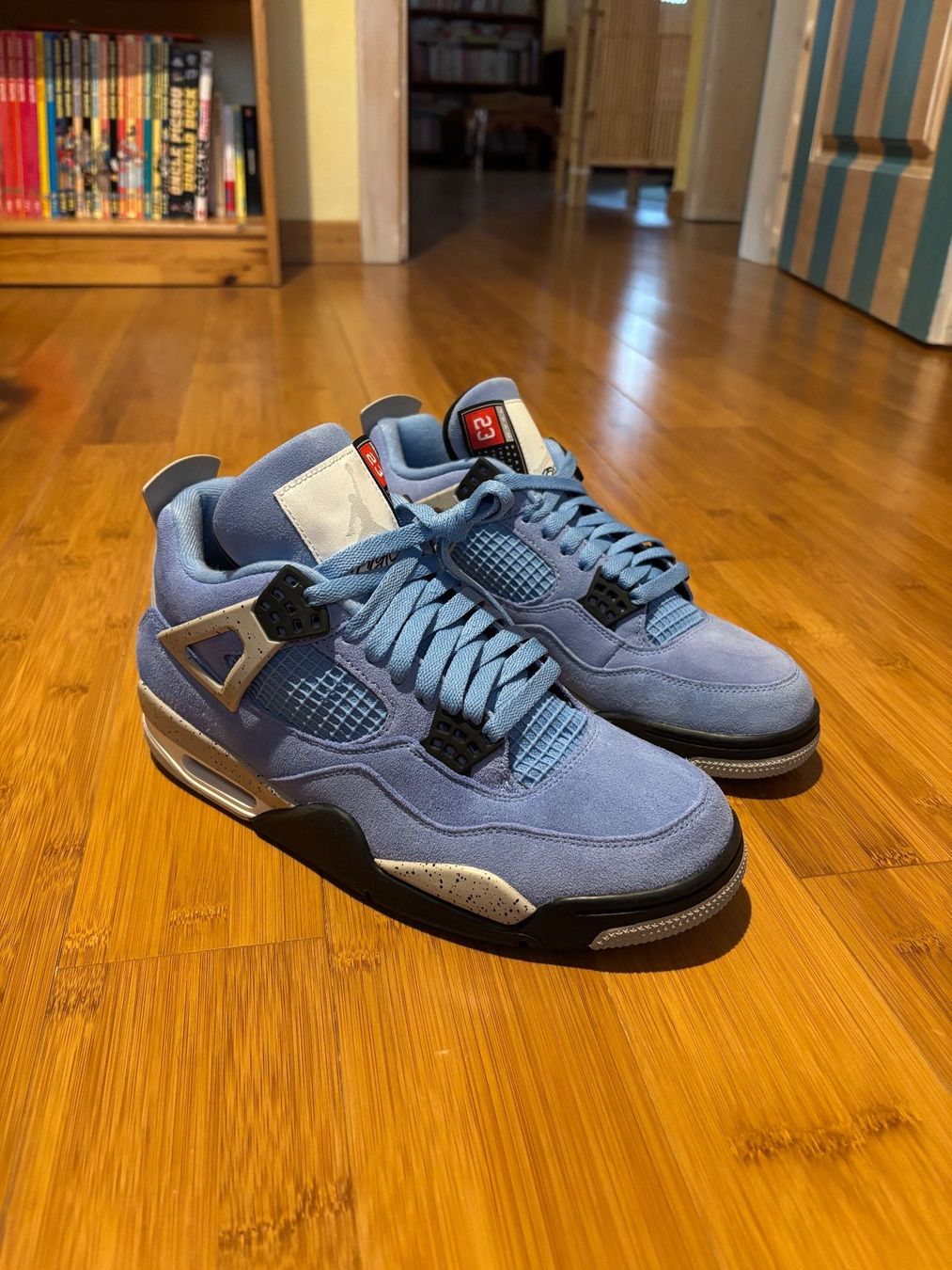 Jordan Chaussures hommes: Jordan 4 UNC Blue – Neuf avec emballage d'origine à Cottens FR par ginop 1