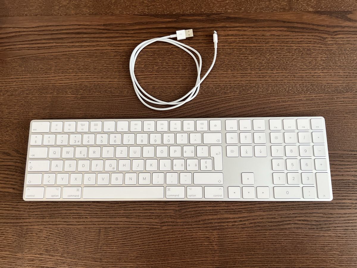 Apple Tastiere: Apple Magic Keyboard mit Ziffernblock für Mac – Usato da Sempach Station venduto da Lembo92