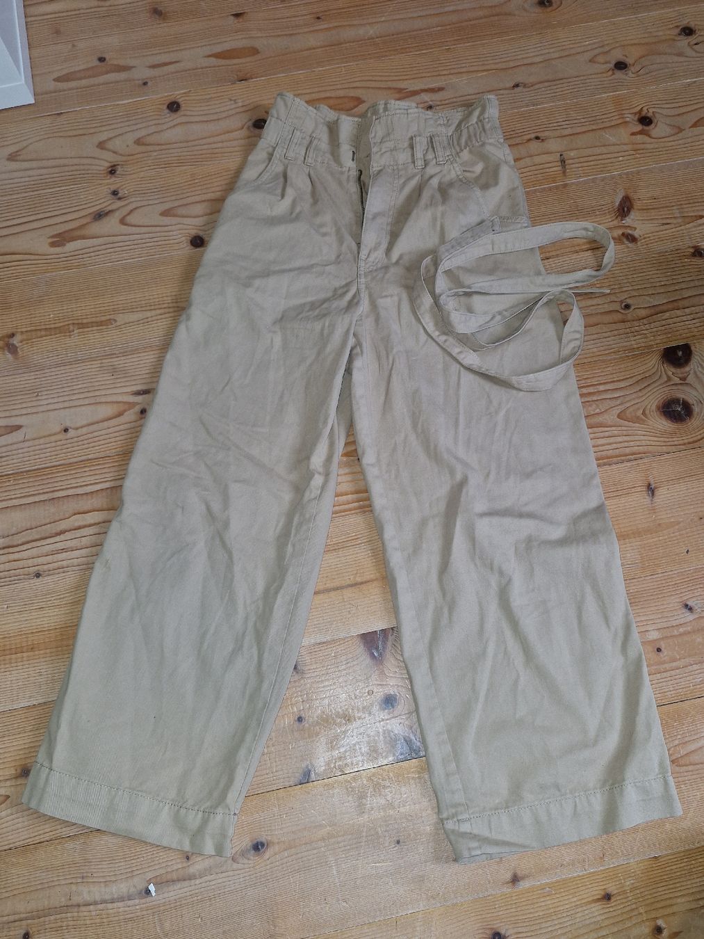 H&M Pantalons: hellbraune Hose mit Schleife – Neuf (Voir description) à Lauerz par a2411