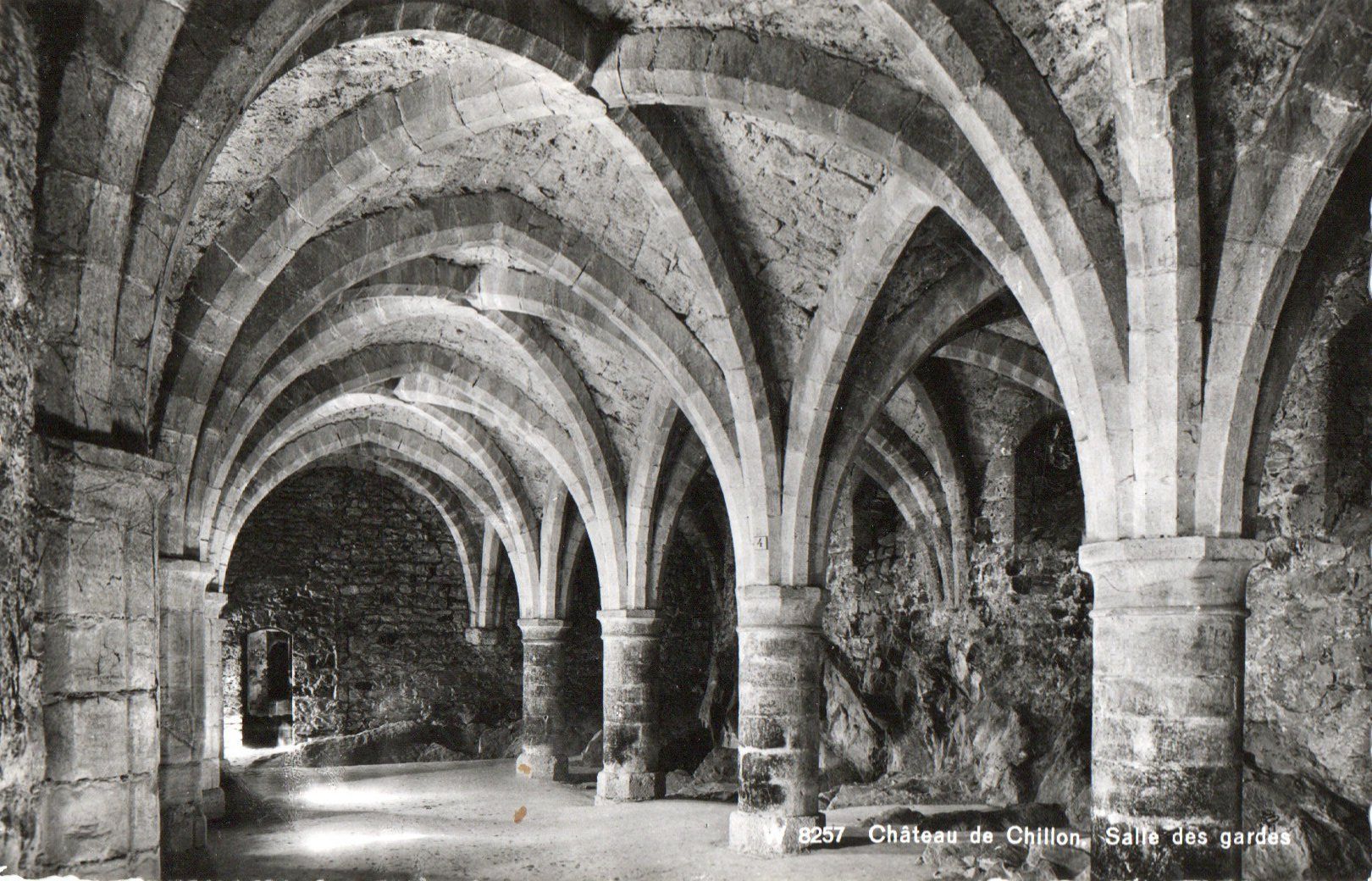 Cartoline postali: Château de Chillon - Salle des gardes – Nuovo (secondo la descrizione) da Melano venduto da pisonsdro