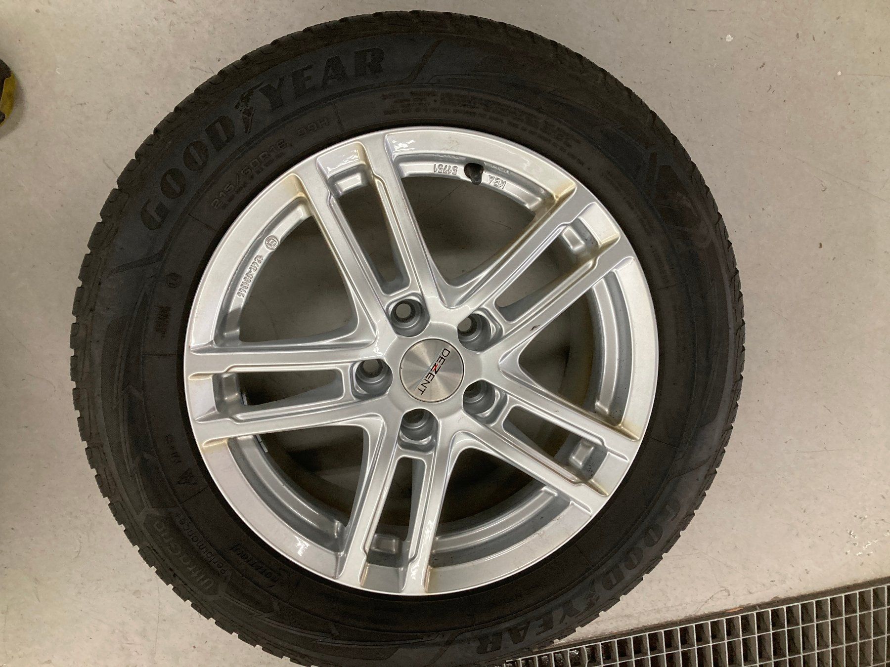 Volvo Pneumatici & Ruote complete: Volvo V60 Winterräder 215/60R16 – Usato da Cham venduto da WB2223 4