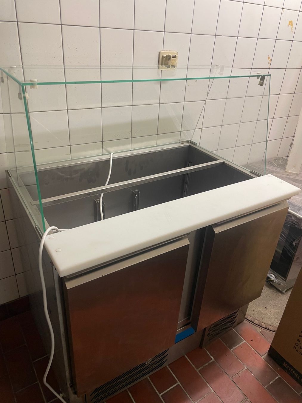 Frigoriferi: Kühlvitrine / Saladette Cibo Compact mit Glasaufsatz – Usato da Interlaken venduto da MerkurWest 2