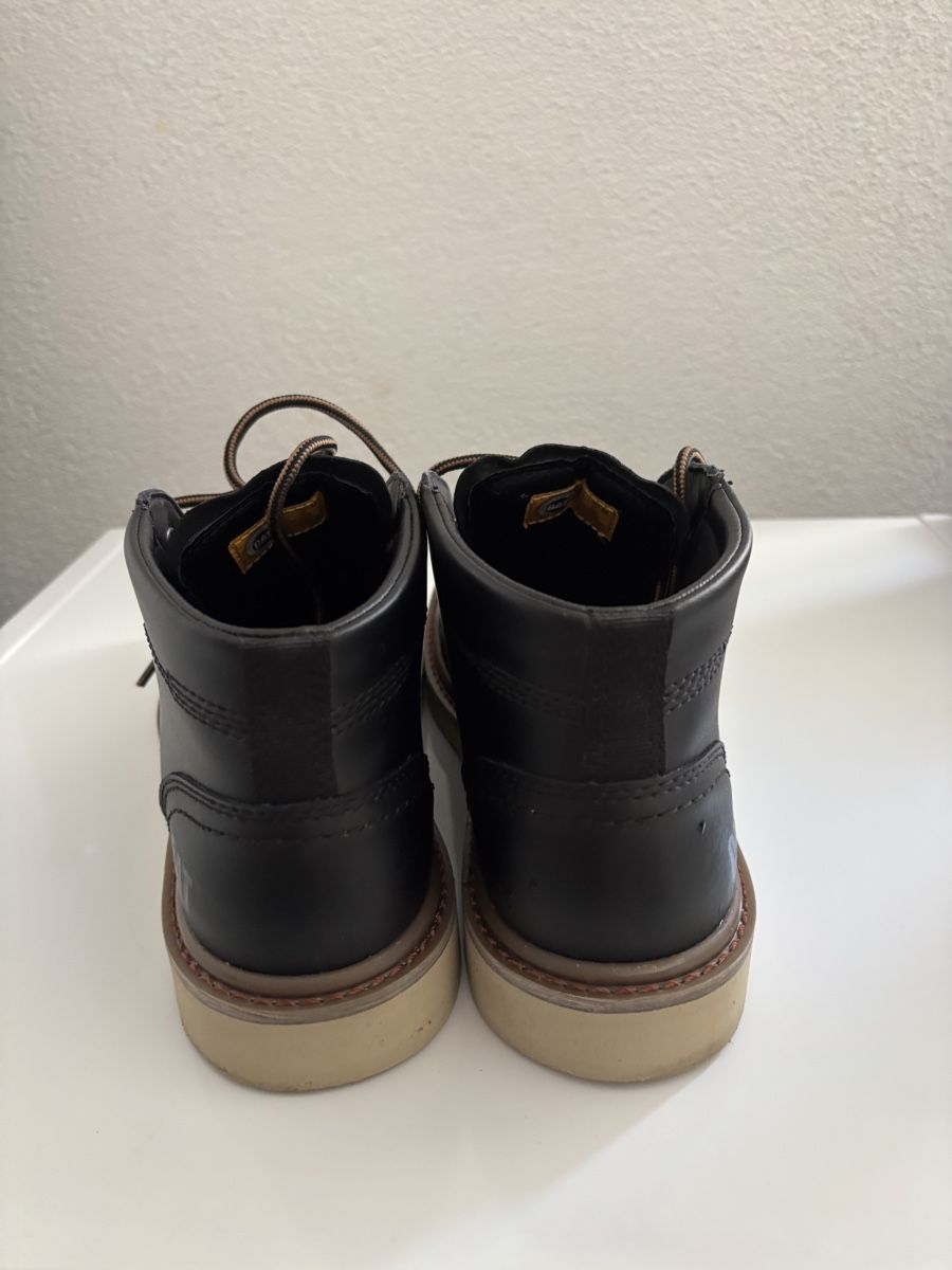 Scarpe da uomo: Chaussures CAT.Pointure 43 – Usato da Delémont venduto da Vendeur_3 3